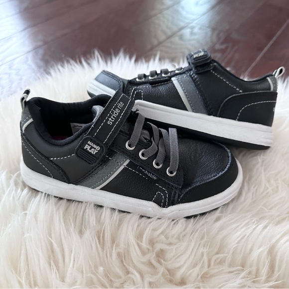 Toddler size 9.5W Stride Rite M2P Kaleb Black Gray and White Velcro Sneaker - Picture 2 of 8